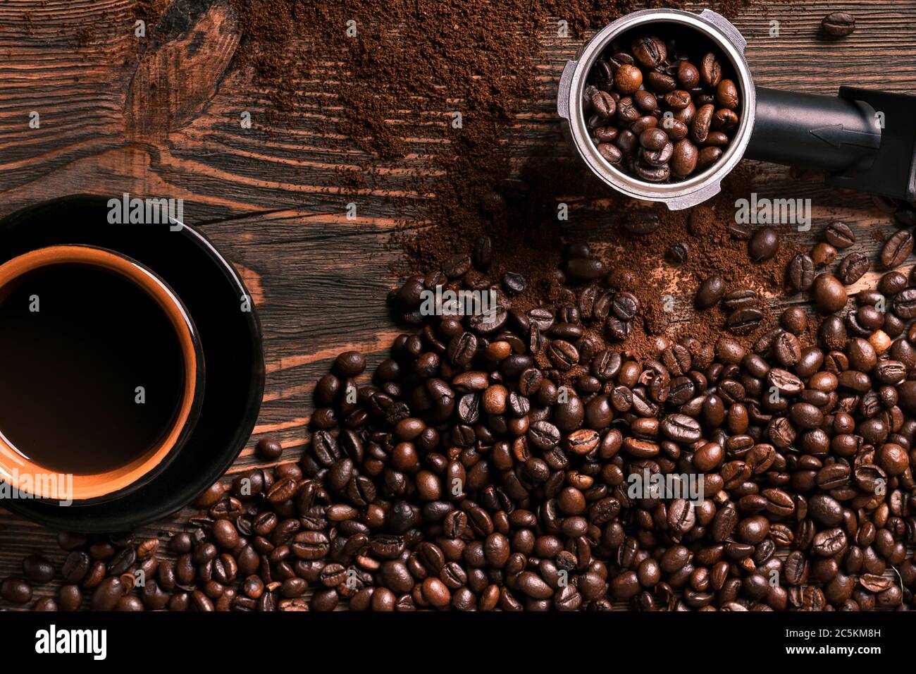 Coffee cup and beans frame on wooden table Stock Photo - Alamy