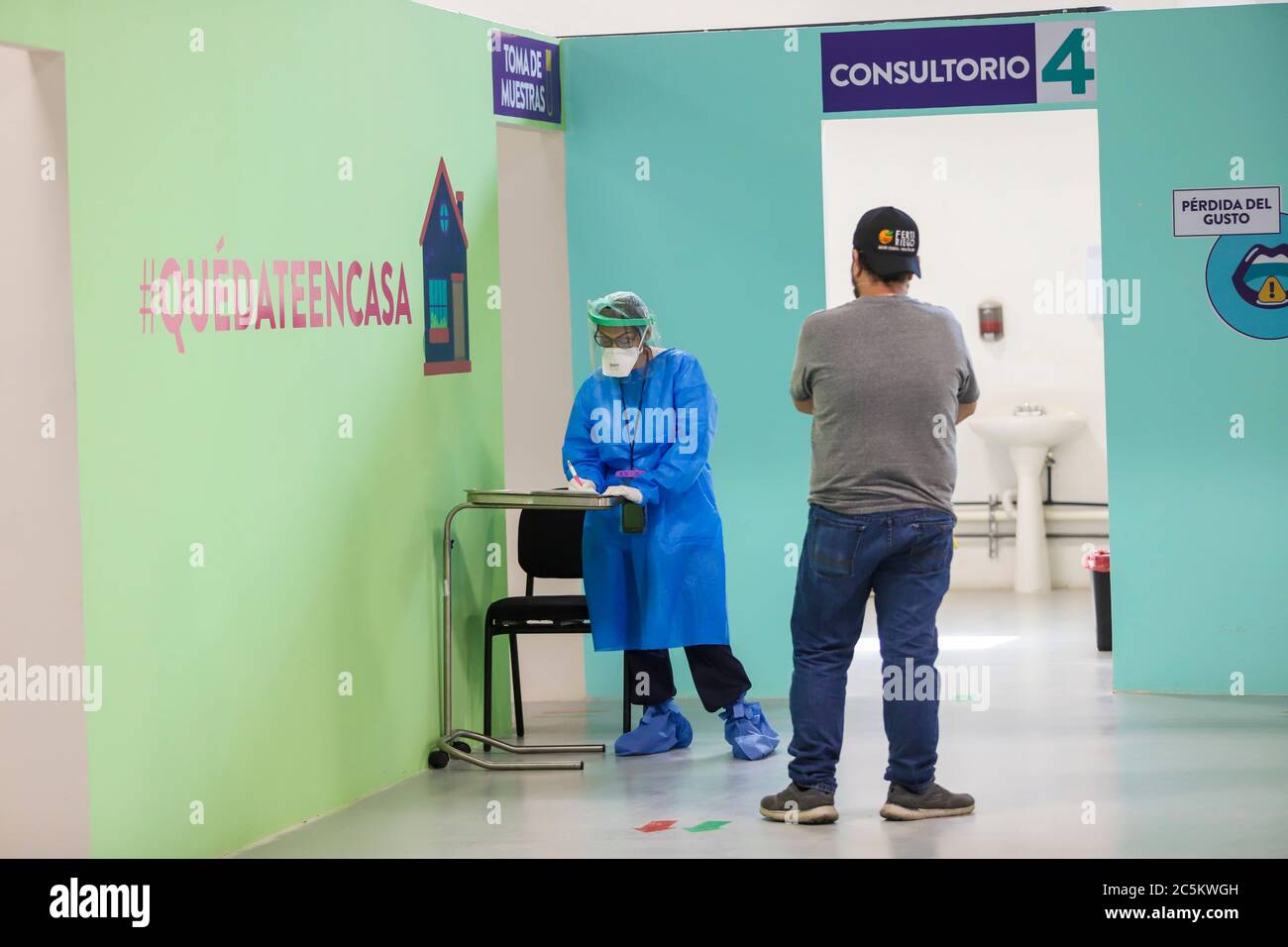 HERMOSILLO, MEXICO - JULY 3: Medical and health personnel carry out rapid tests and follow-up on people who present symptoms of covid-19 in the facilities of the Arena Sonora, which has led to the red alert due to the increase in cases in the state of Sonora on July 3, 2020 in Hermosillo, Mexico. (Luis Gutierrez / Norte Photo /)   HERMOSILLO, MEXICO - JULY 3: Medical and health personnel carry out rapid tests and follow-up on people who present symptoms of covid-19 in the facilities of the Arena Sonora, which has led to the red alert due to the increase in cases in the state of Sonora on July Stock Photo