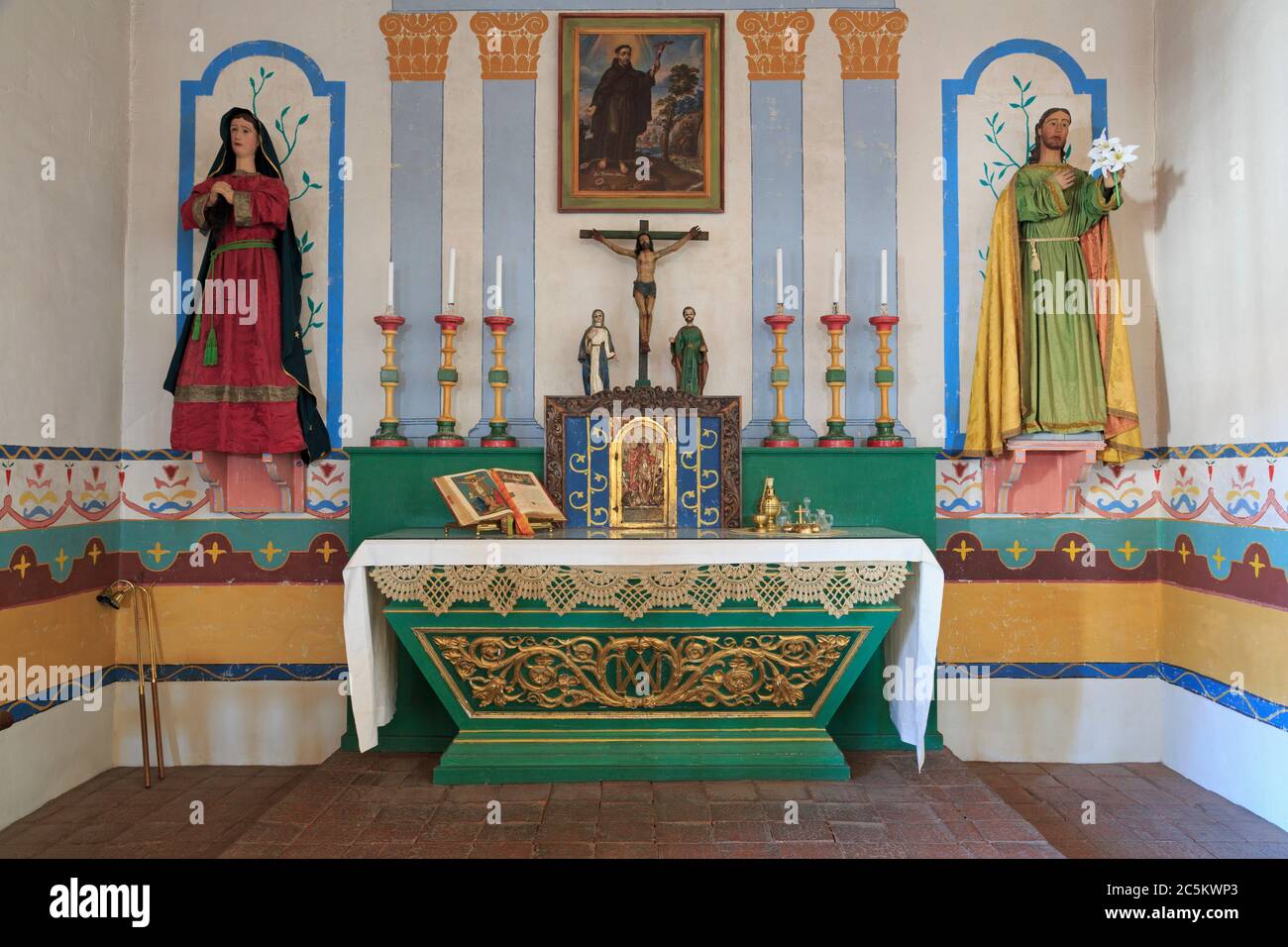 Catholic church alter hi-res stock photography and images - Page 17 - Alamy