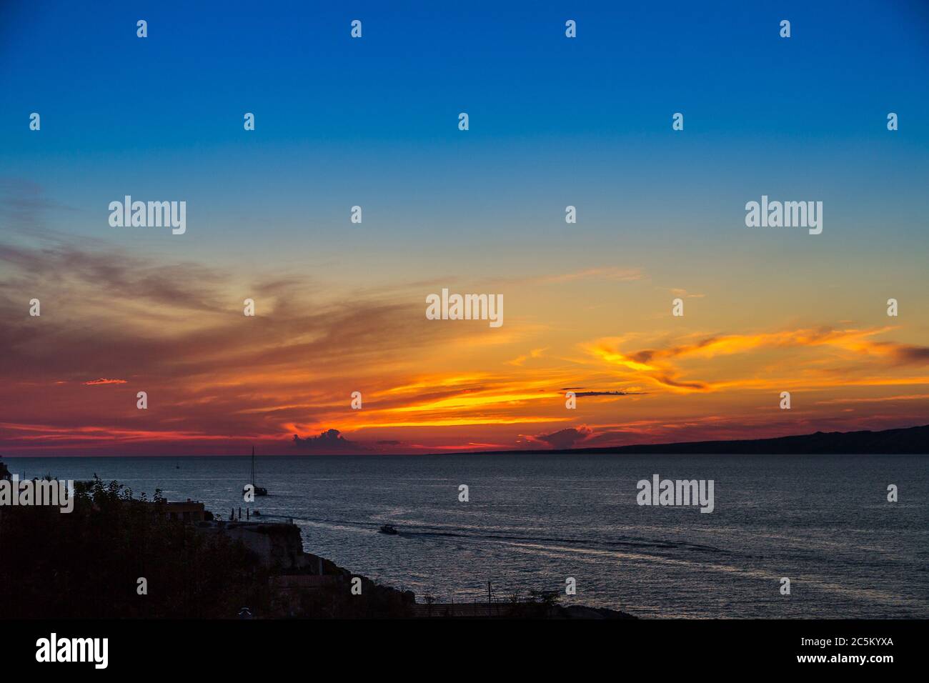 View of a beautiful sunset above the sea Stock Photo - Alamy