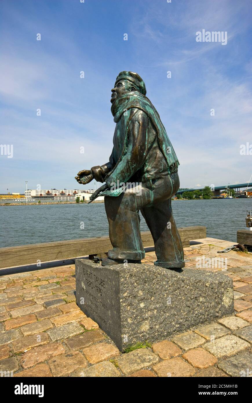 Bronze statue of swedish artist Evert Taube (1890-1976) by the sculptor Eino Hanski, Gothenburg Harbour, Sweden Stock Photo
