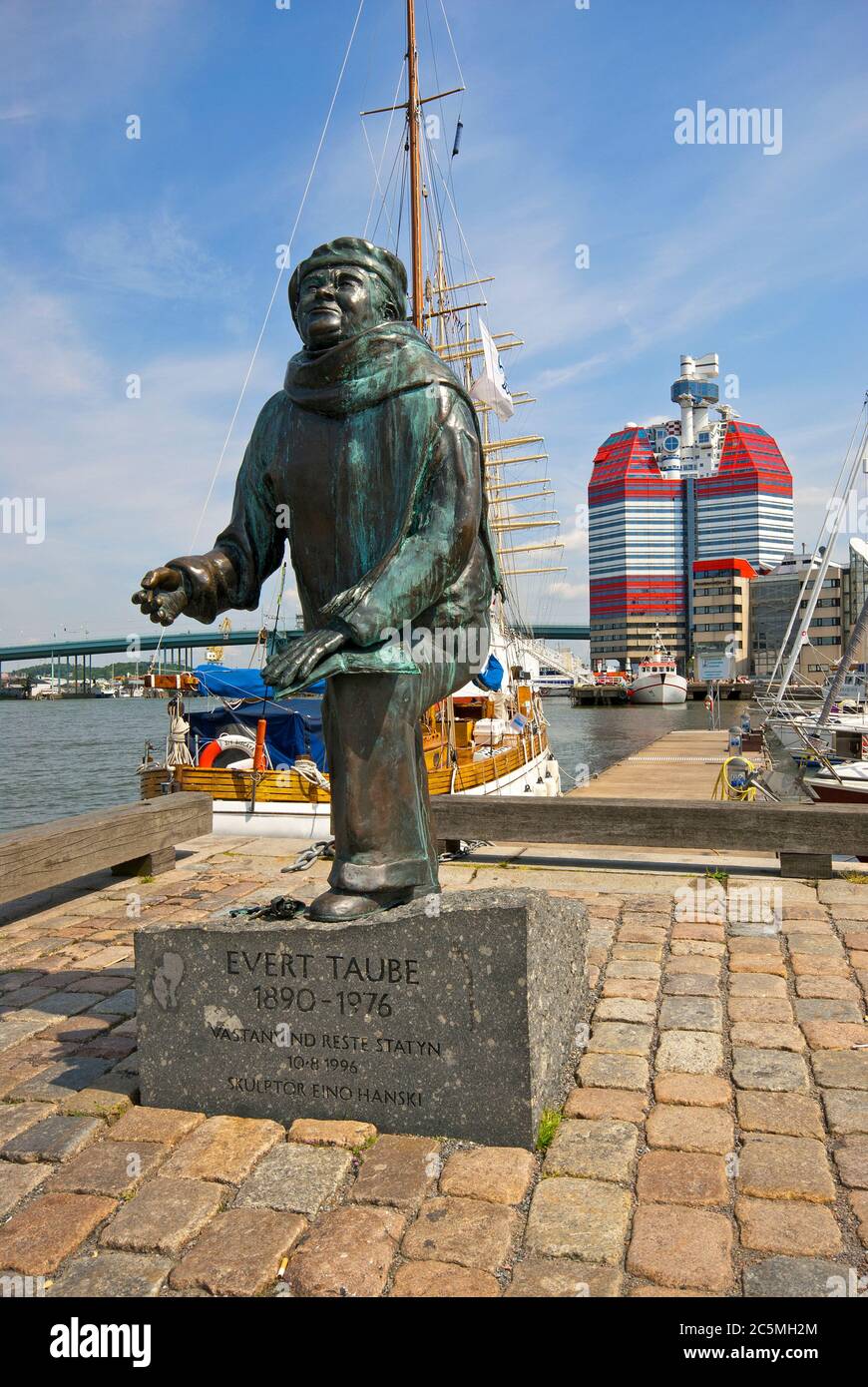 Statue of swedish artist Evert Taube (1890-1976) by the sculptor Eino Hanski, Gothenburg Harbour (in the background The Lipstick building), Sweden Stock Photo
