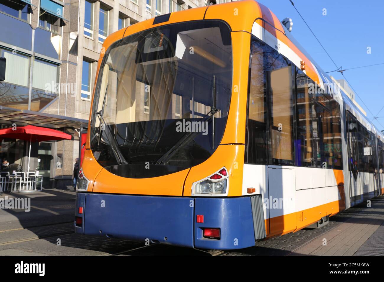Nahaufnahme einer Straßenbahn am Paradeplatz in Mannheim (Baden-Württemberg) Stock Photo