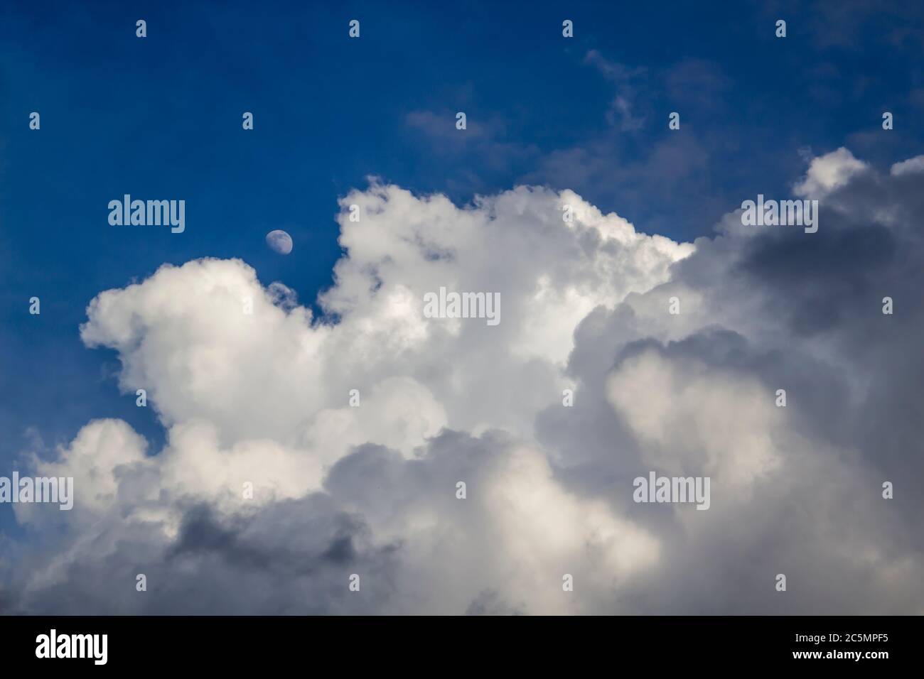 Beautiful clouds in the sky. Pattern from clouds Stock Photo - Alamy