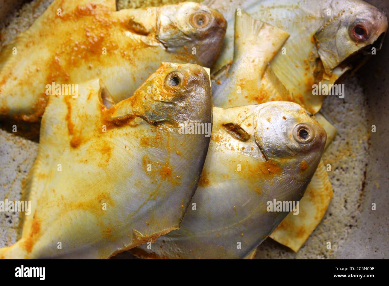 Silver pomfret fish hires stock photography and images Alamy
