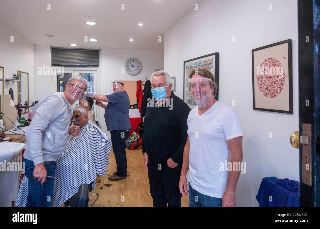 Mens hairdressing hires stock photography and images Alamy
