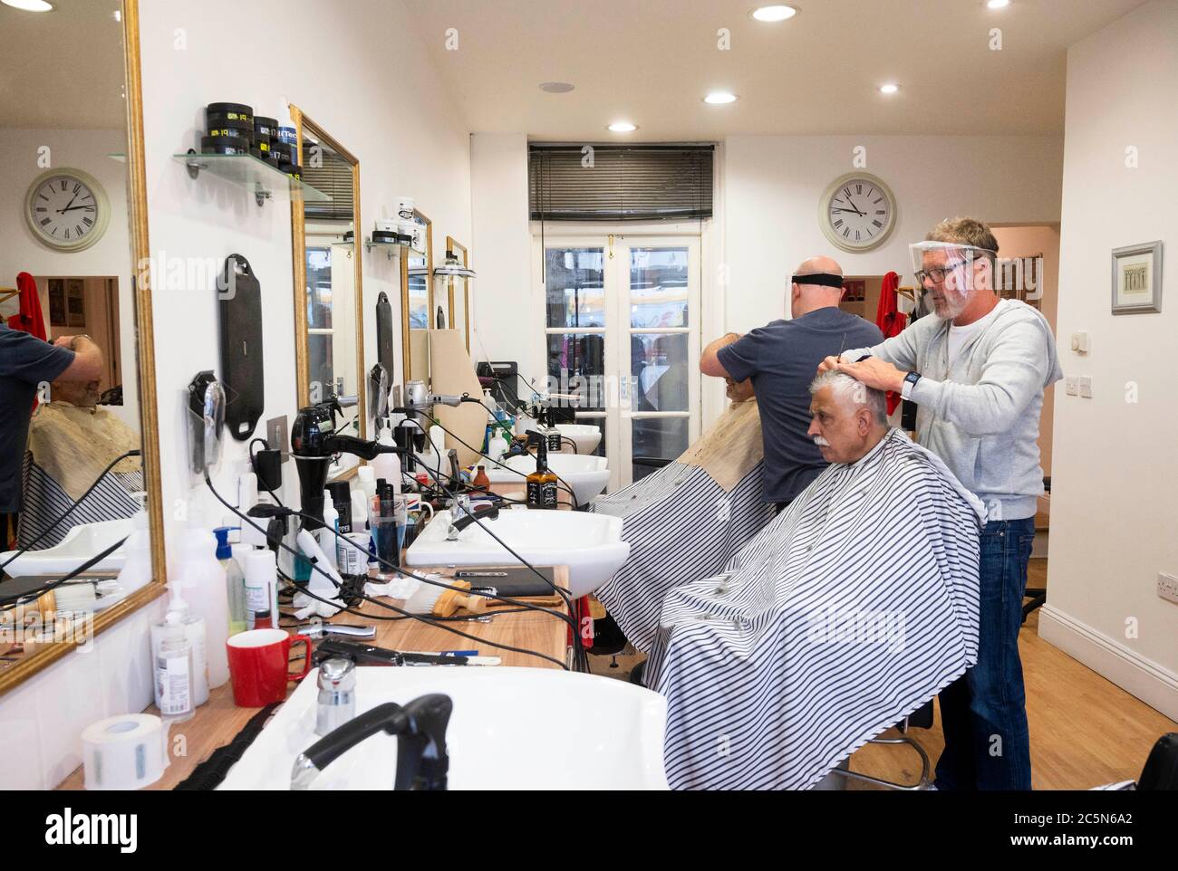 Mens hairdressing hires stock photography and images Alamy