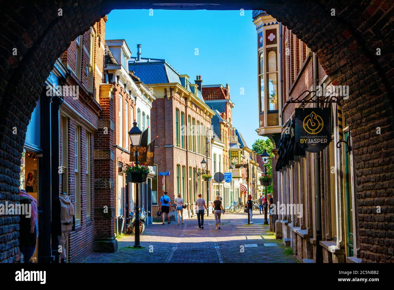 Culemborg. Old city centre with the Varkensmarkt (Pigs Market Square) viewed from the Binnenpoort (Town Gate) on a sunny afternoon. The Netherlands. Stock Photo