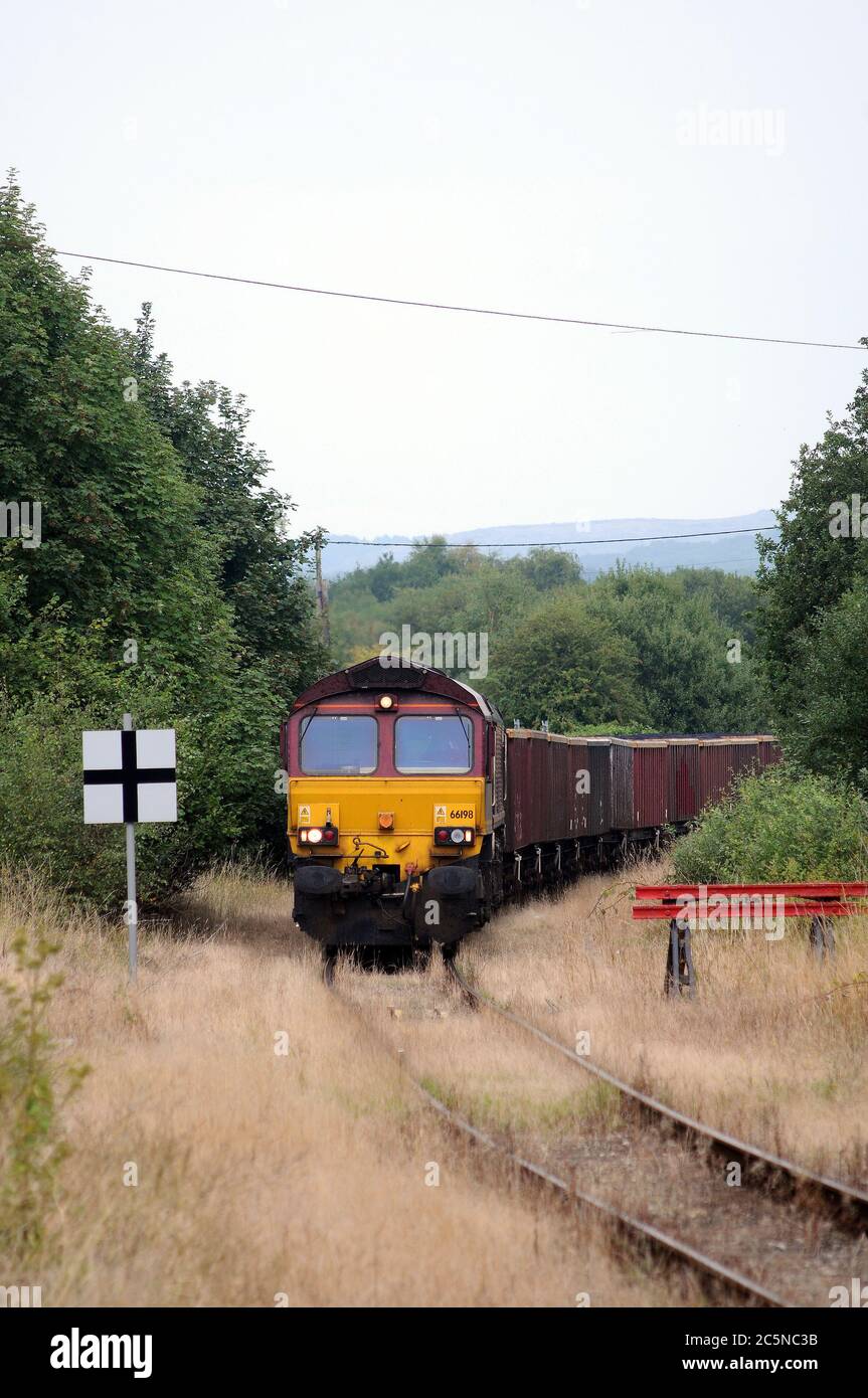 66198 approaching Pantyffynnon along the Brynamman Branch with a Gwaun-cae-Gurwen to Onllwyn train. Stock Photo