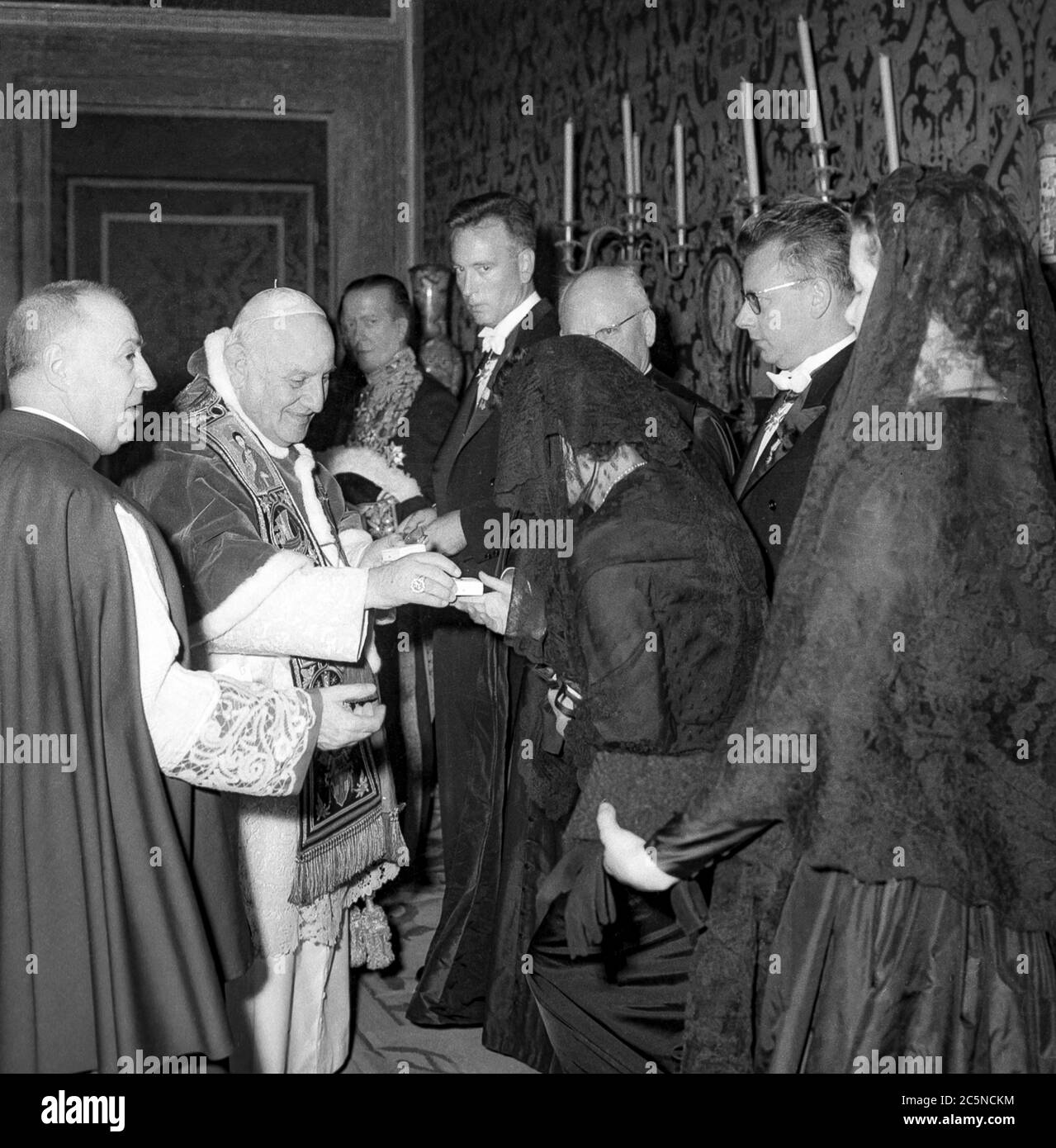 Vatican Pope Jhon XXIII  audience with the Pope of the principles of Monaco 18th June 1959 -prince ranieri and grace of monaco Stock Photo