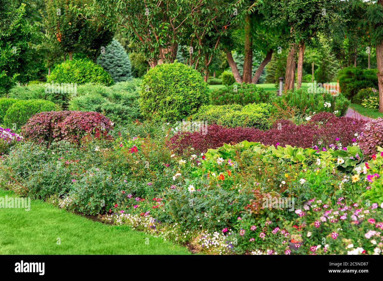 Well Groomed Garden High Resolution Stock Photography And Images Alamy