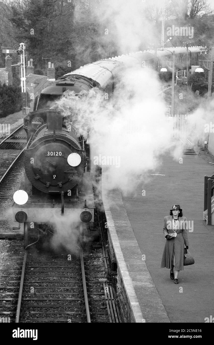 '30120' and 'Manston' double head a train through Corfe Castle Station. Stock Photo