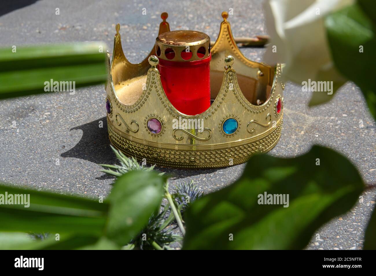 Crown On The National Slavery Monument At The Keti Koti Festival At Amsterdam The Netherlands 2-7-2020 Stock Photo