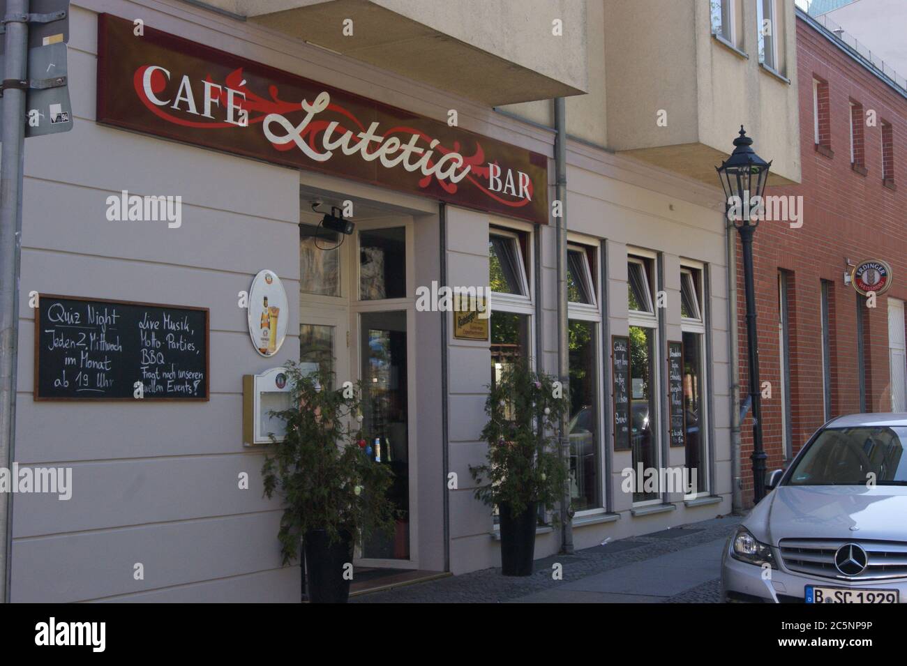 Café Lutetia in der Charlottenstraße Ecke Jüdenstraße in der Spandauer Altstadt Stock Photo