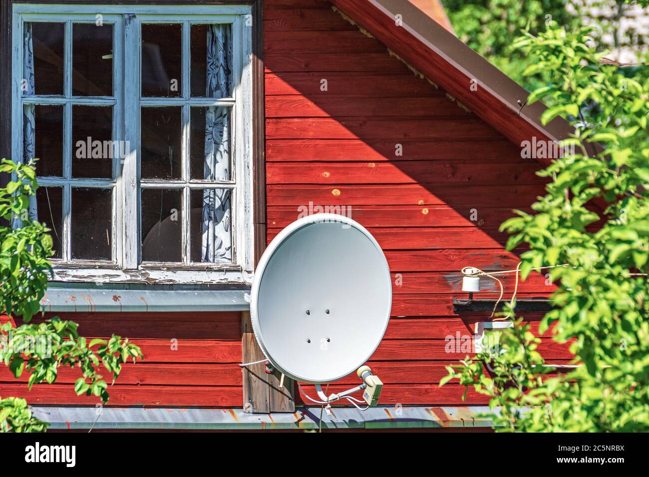 Dish antenna outside building hires stock photography and images Alamy