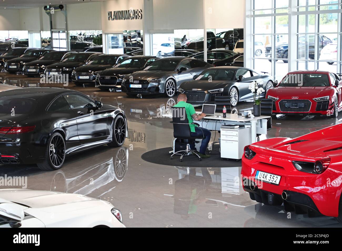 Platinum cars hi-res stock photography and images - Alamy