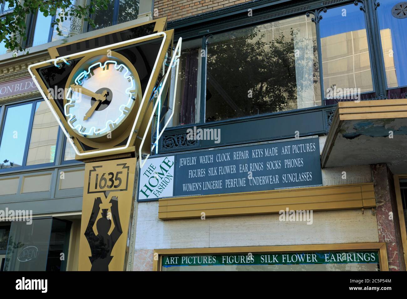 Broadway clock hi-res stock photography and images - Alamy