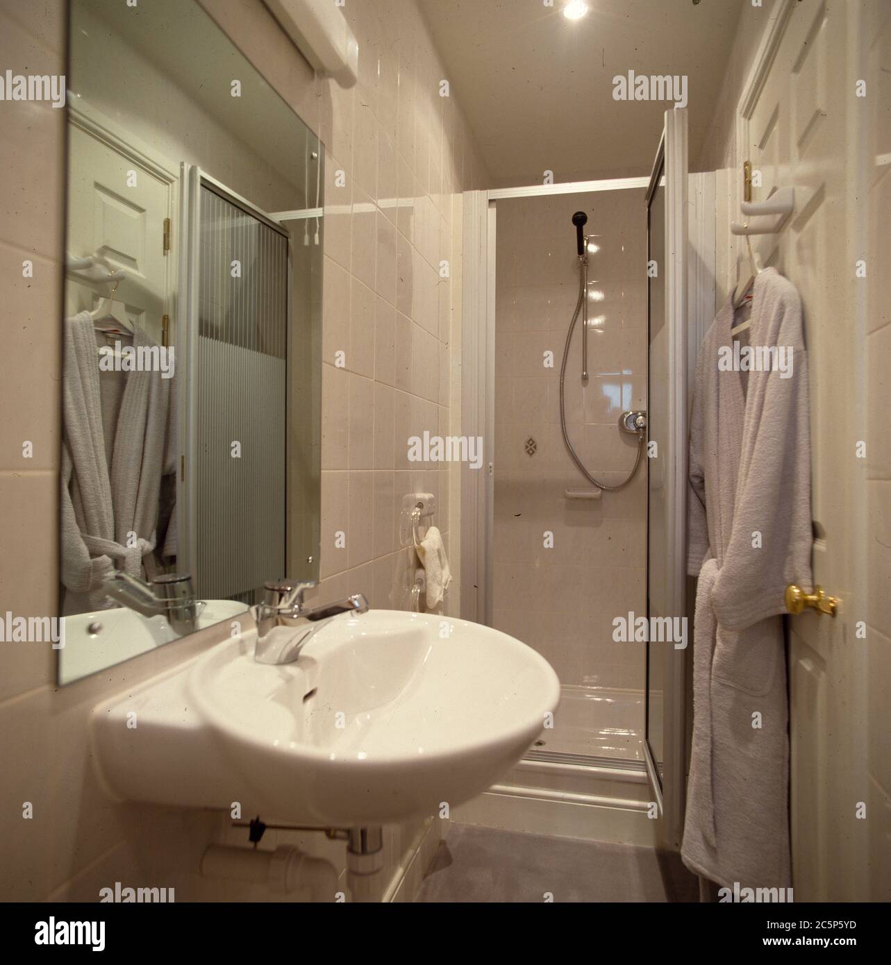 Modern, cream shower room Stock Photo Alamy