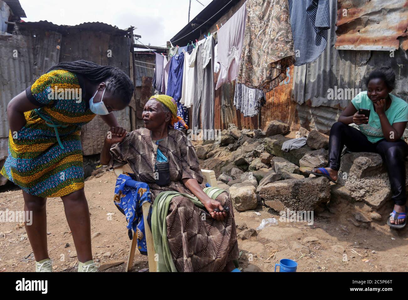Elderly women wearing facemasks hi-res stock photography and images - Alamy