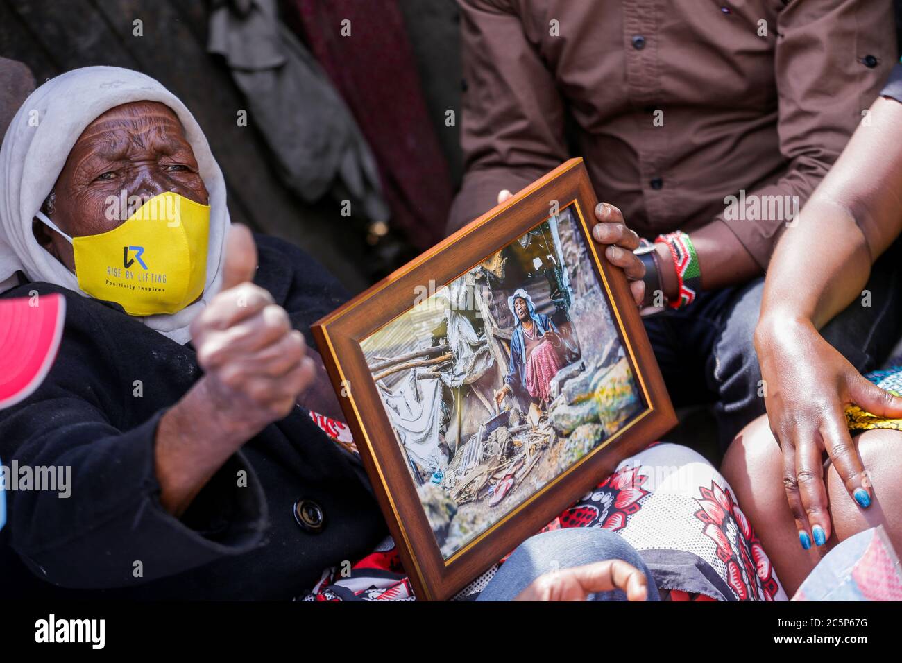 Elderly women wearing facemasks hi-res stock photography and images - Alamy