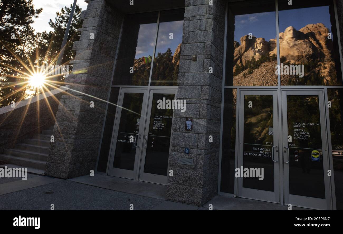 Mount rushmore national visitors center hires stock photography and