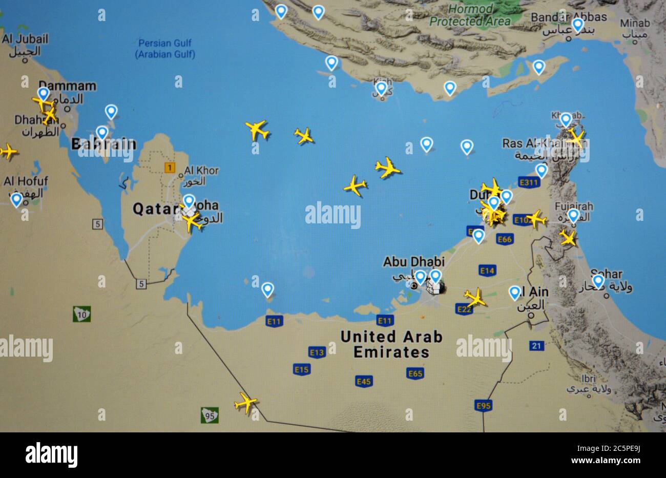 map of air traffic over Arabian Gulf and United Arab Emirates ( 04 july 2020, UTC 14.39),  with Flightradar 24 site by Svenska Resenätverket AB Stock Photo