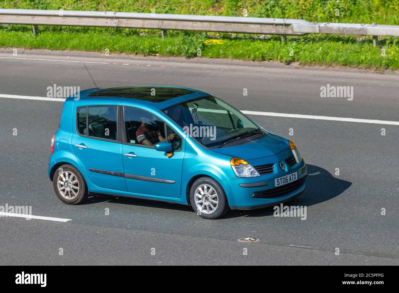 Renault modus dynamique 16v hi-res stock photography and images - Alamy