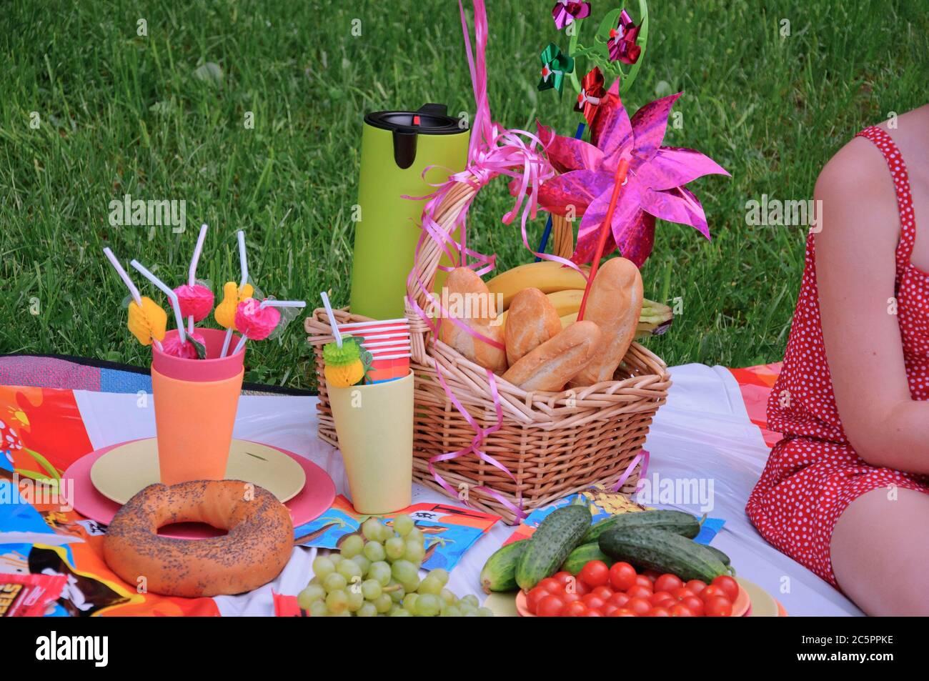 Summer season picnic hi-res stock photography and images - Alamy
