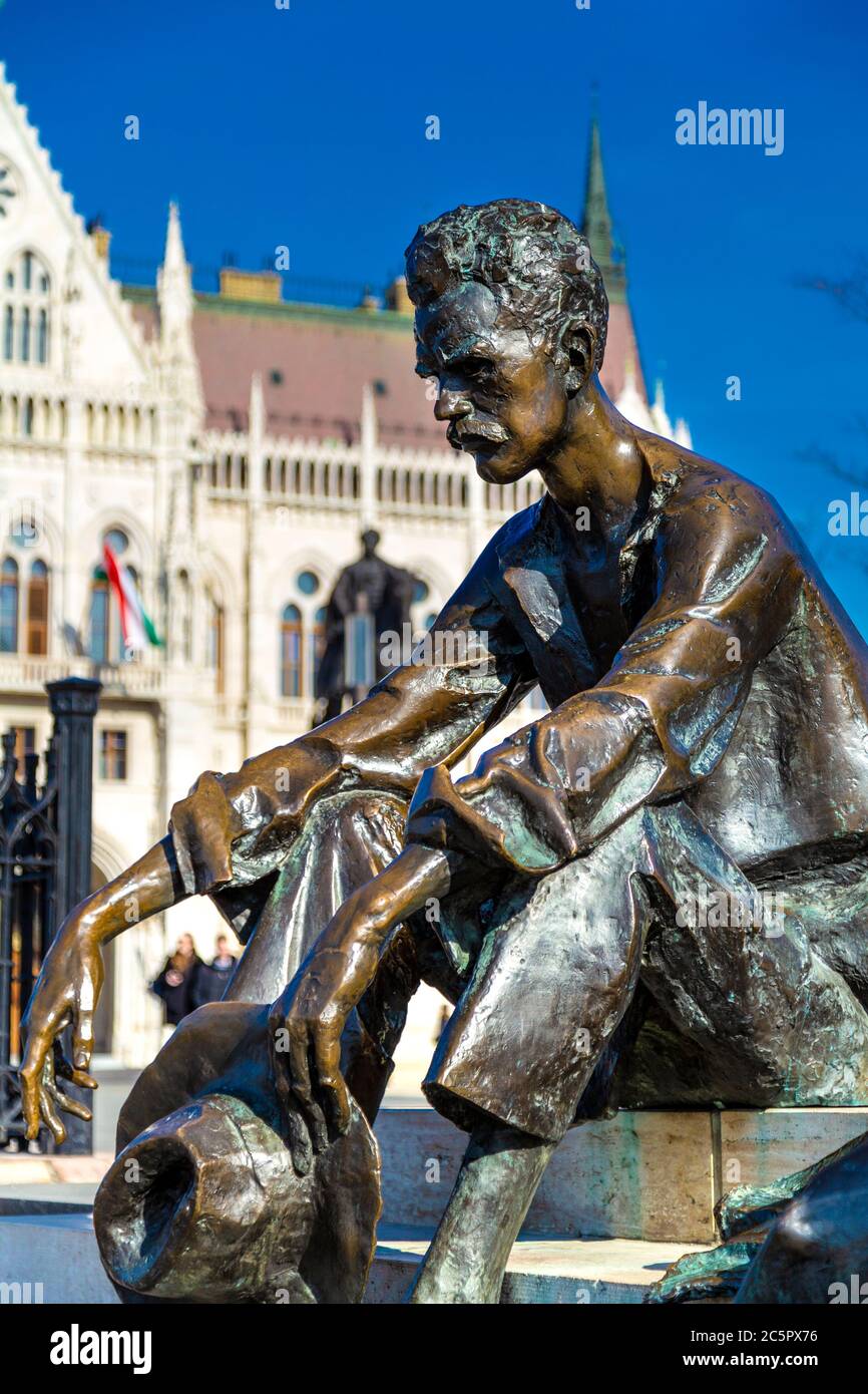 Statue of Attila Jozsef holding hat by the Hungarian Parliament, Budapest, Hungary Stock Photo