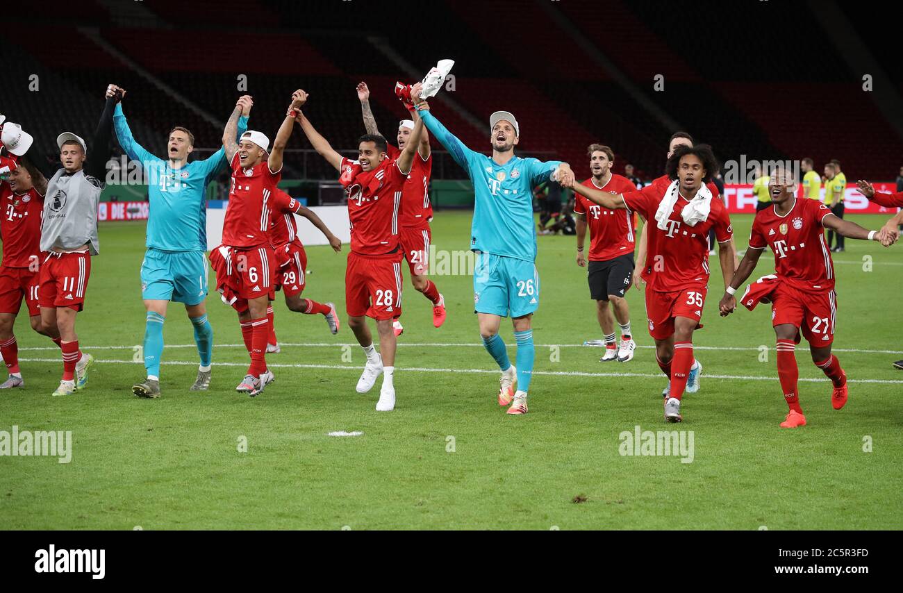 City Of Berlin Deutschland 04th July 2020 German Cup Winner Bayern Munich 2020 Wave Final Jubilation La Ola Laola More Than 5 FvÂºnf Five Players Fcb Goalwart GoalhvÂºter Goalkeeper Sven Ulreich Fcb