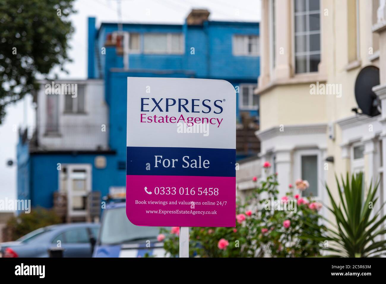 Estate agent for sale hires stock photography and images Alamy