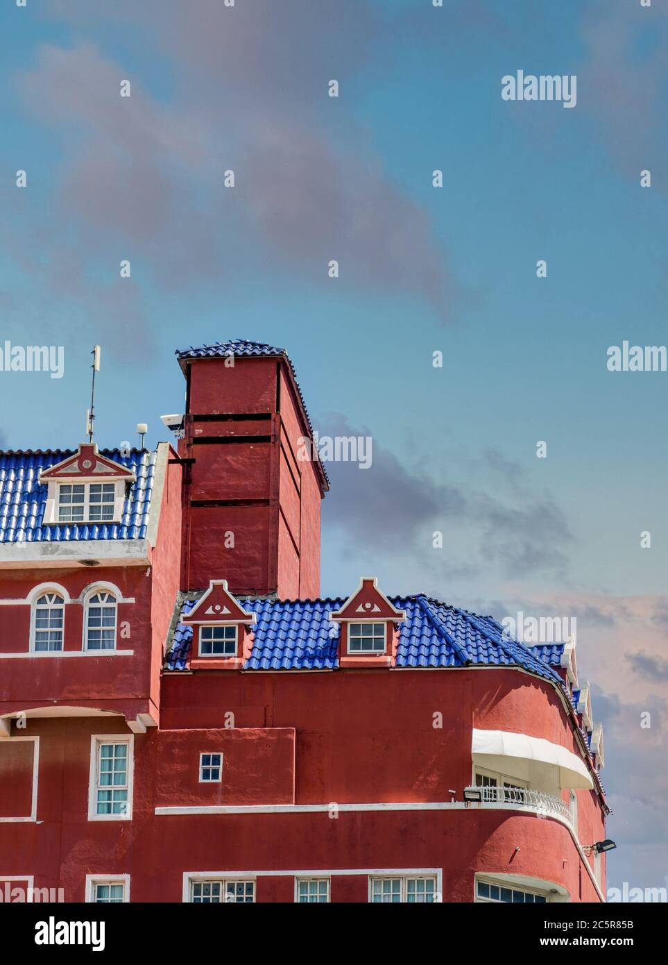 Red and blue building hi-res stock photography and images - Alamy