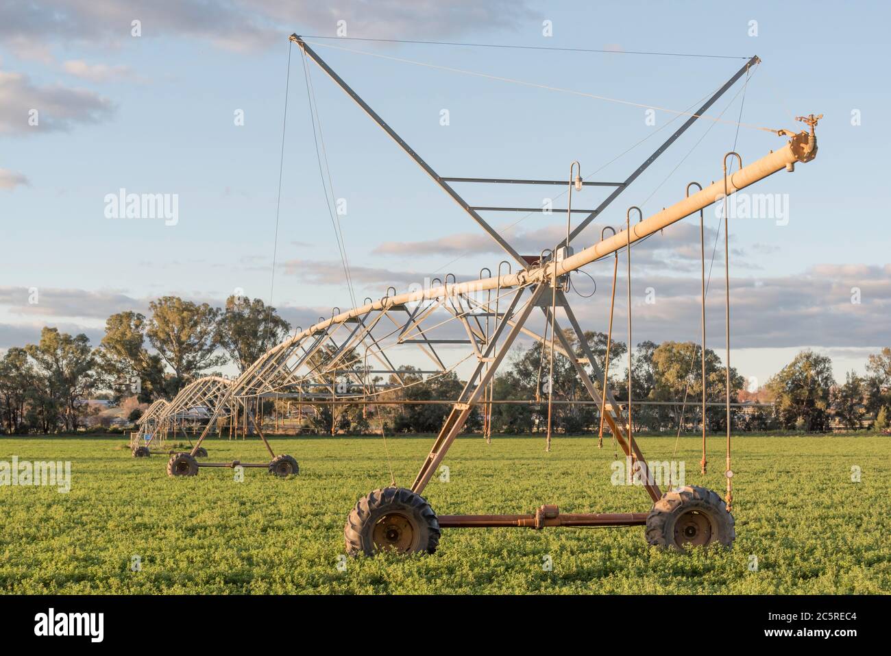 A Centre Pivot or Lateral Move, self-propelled irrigation system or sprinkler ready for use on an agricultural crop near Mudgee, Australia Stock Photo