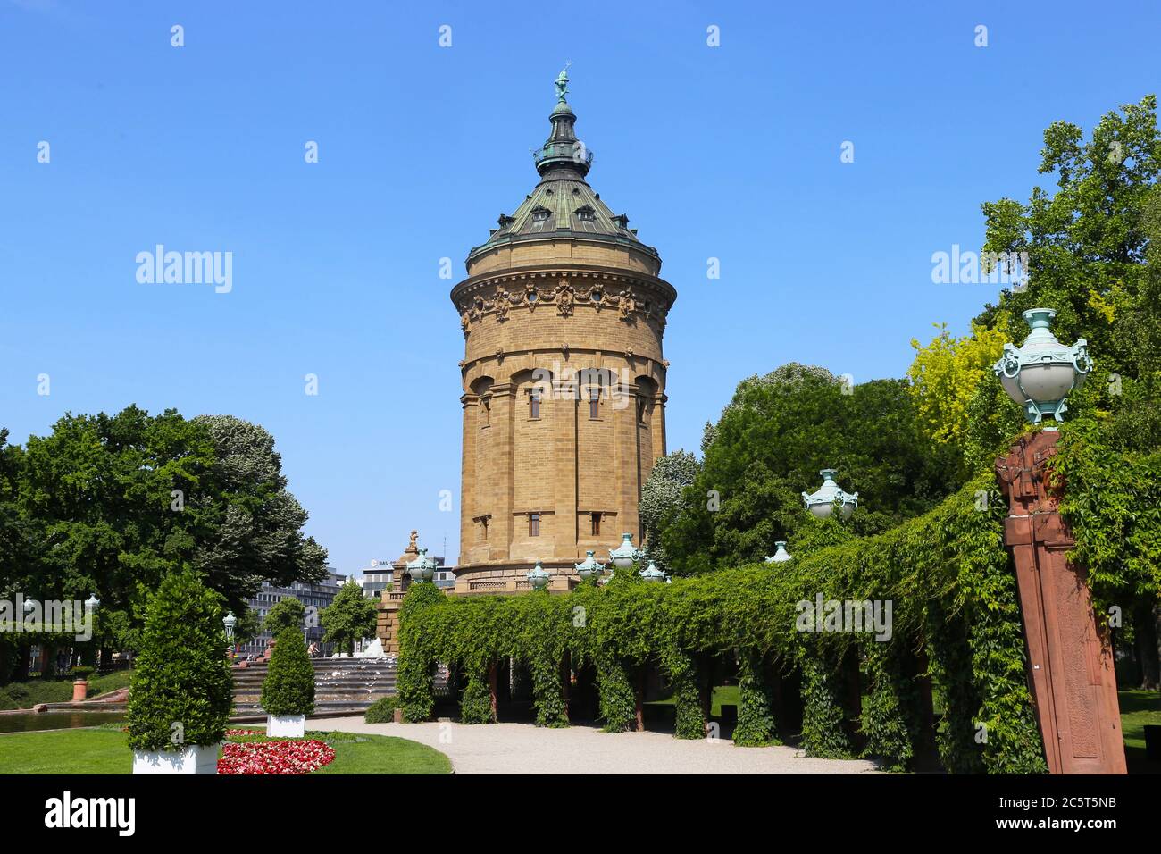 Der Wasserturm von Mannheim im Sommer Stock Photo