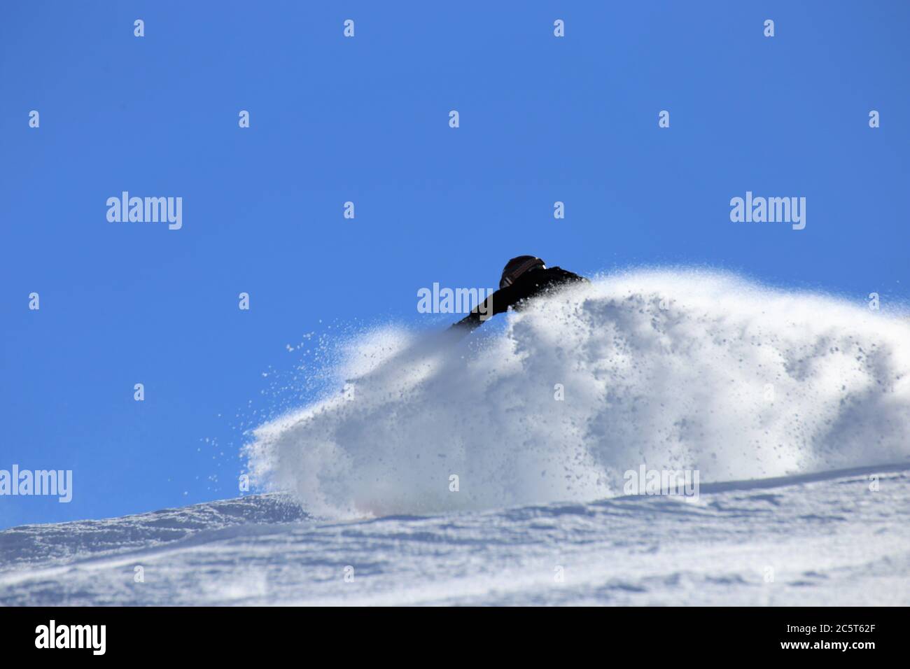 Sportlicher Snowboarder im Skigebiet von Serfaus, Fiss, Ladis (Tirol, Österreich) Stock Photo