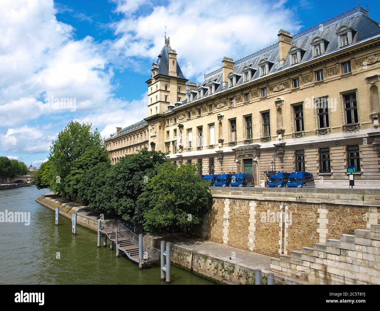 River seine and famous quay des Orfe`vres in Paris where the judicial ...