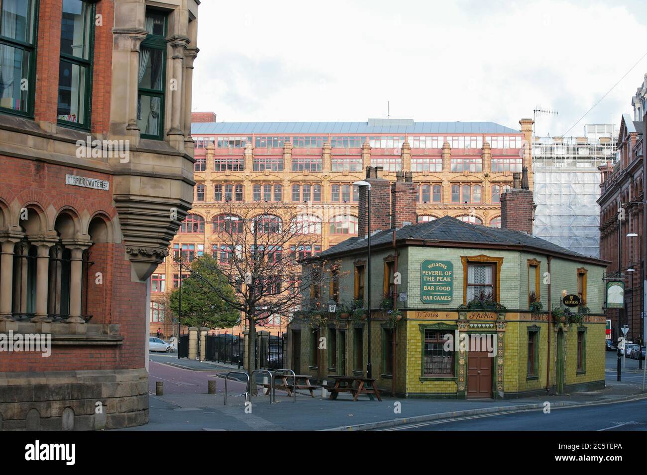 Peveril of the Peak, Great Bridgewater Street, Castlefield, Manchester, England: a lovely old pub surrounded by industrial and commercial buildings Stock Photo