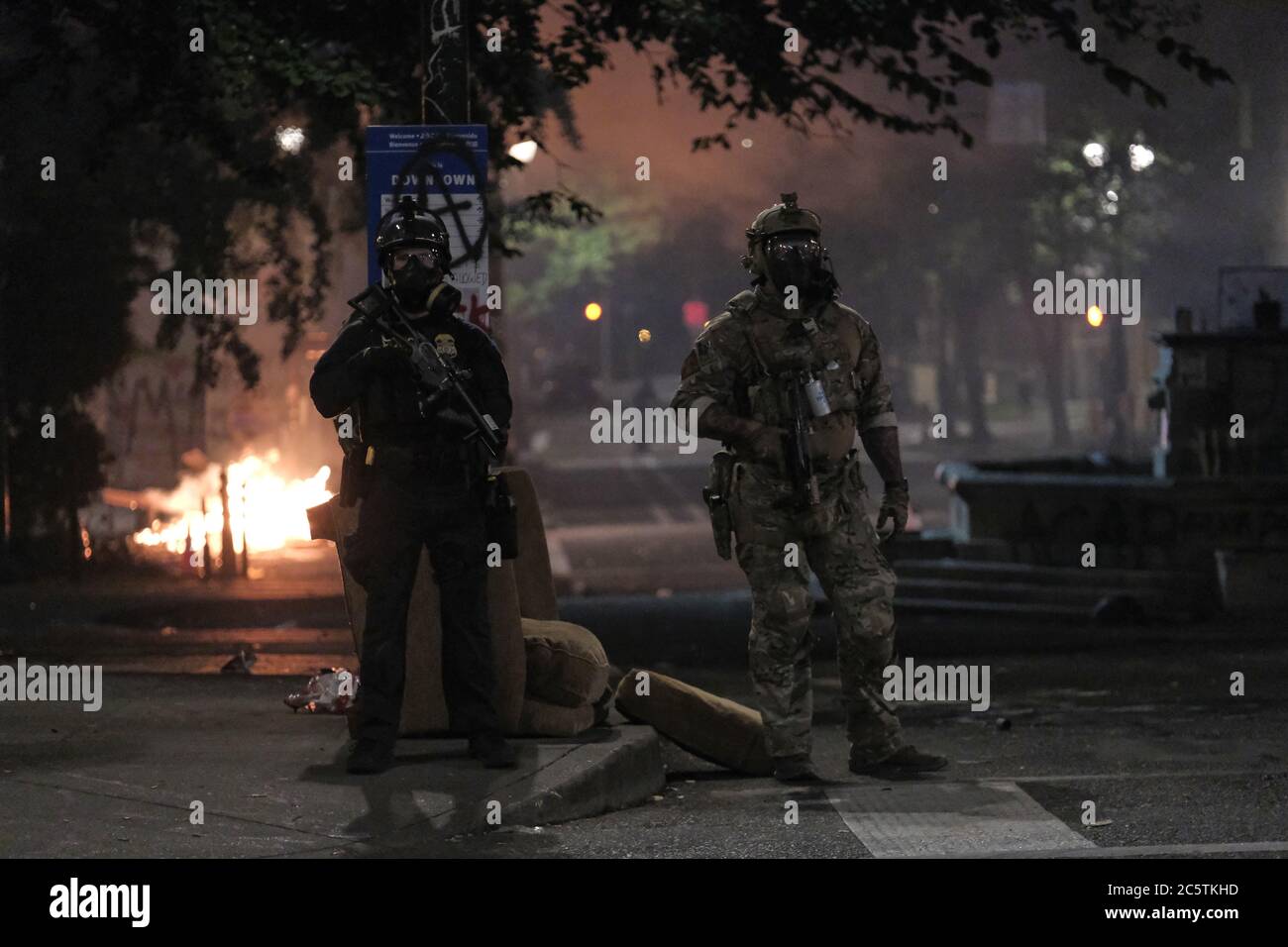 Federal police clear the area outside the federal courthouse after a riot was declared in Portland, Ore., on July 5, 2020. (Photo by Alex Milan Tracy/Sipa USA) Stock Photo