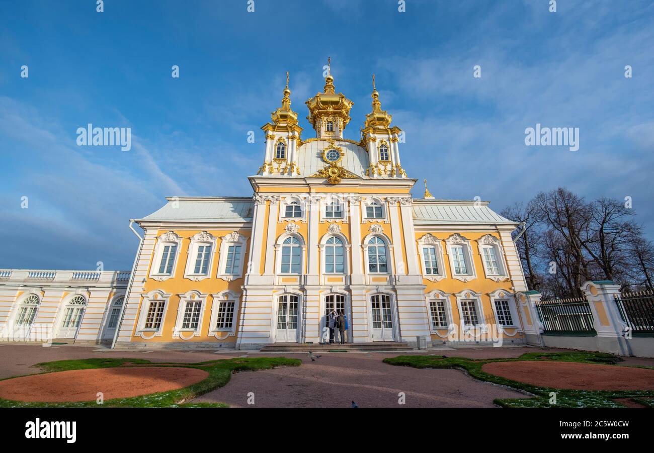 Peterhof , Saint Petersburg, Russia. Peterhof Palace, commissioned by Peter the Great. The church (Tserkovnyy Korpus) Stock Photo