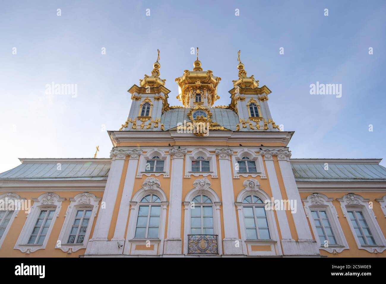 Peterhof , Saint Petersburg, Russia. Peterhof Palace, commissioned by Peter the Great. The church (Tserkovnyy Korpus) Stock Photo