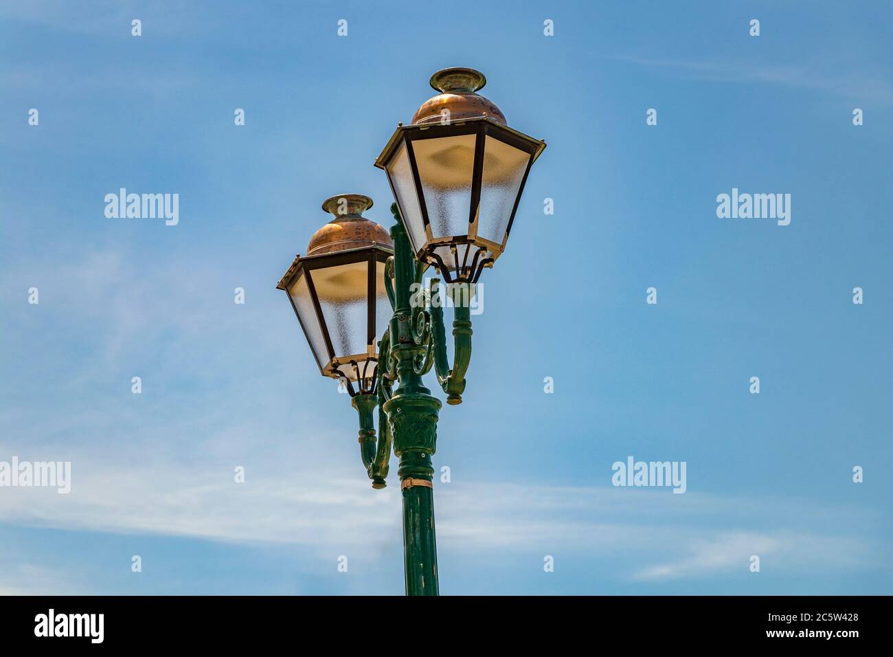 Two sky lanterns hires stock photography and images Alamy
