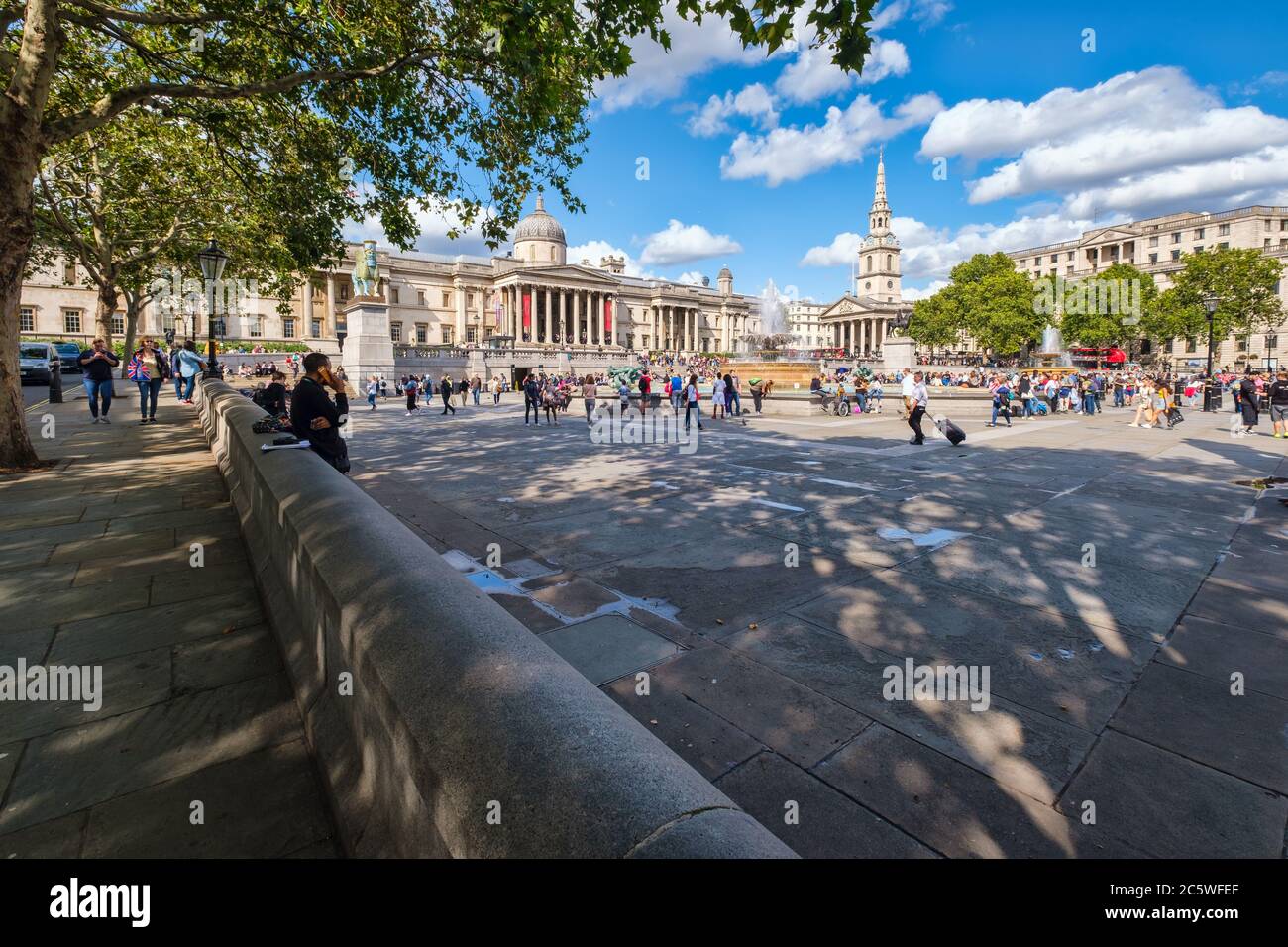Trafalgar square summer hi-res stock photography and images - Alamy