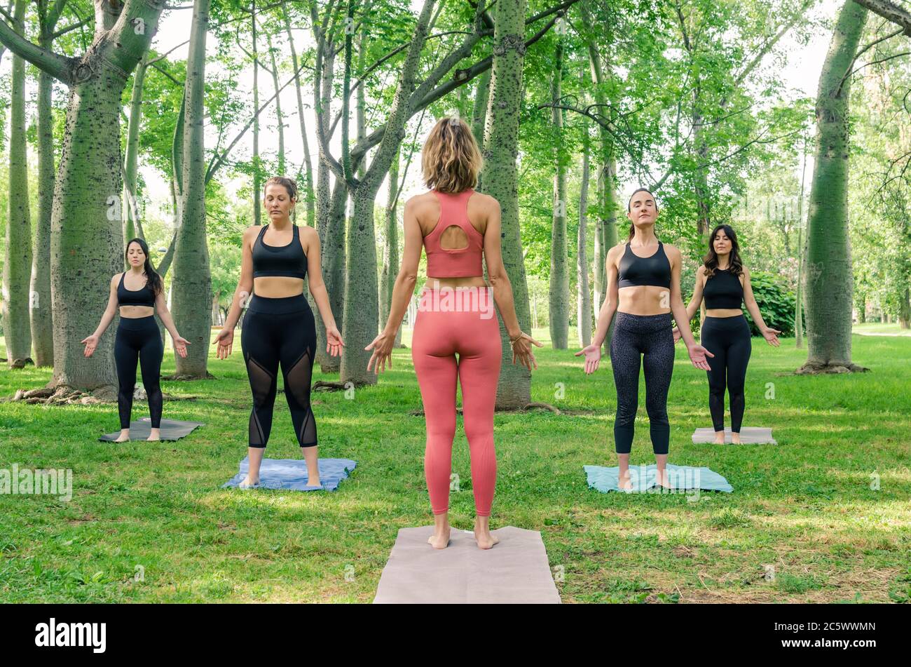 Five people pose hi-res stock photography and images - Alamy