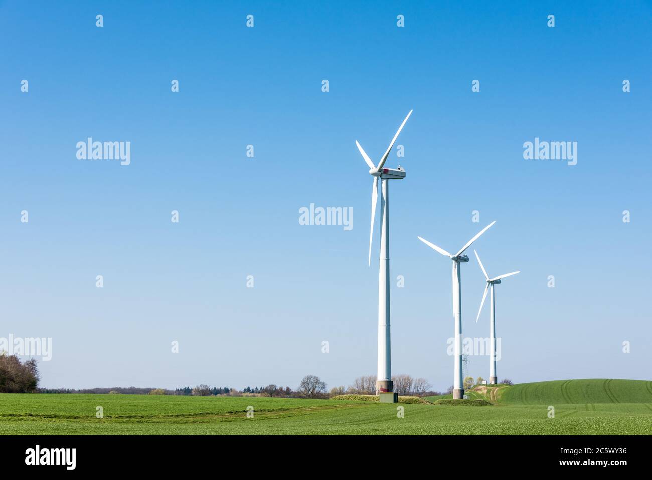 Windmühlen in der Landschaft Stock Photo