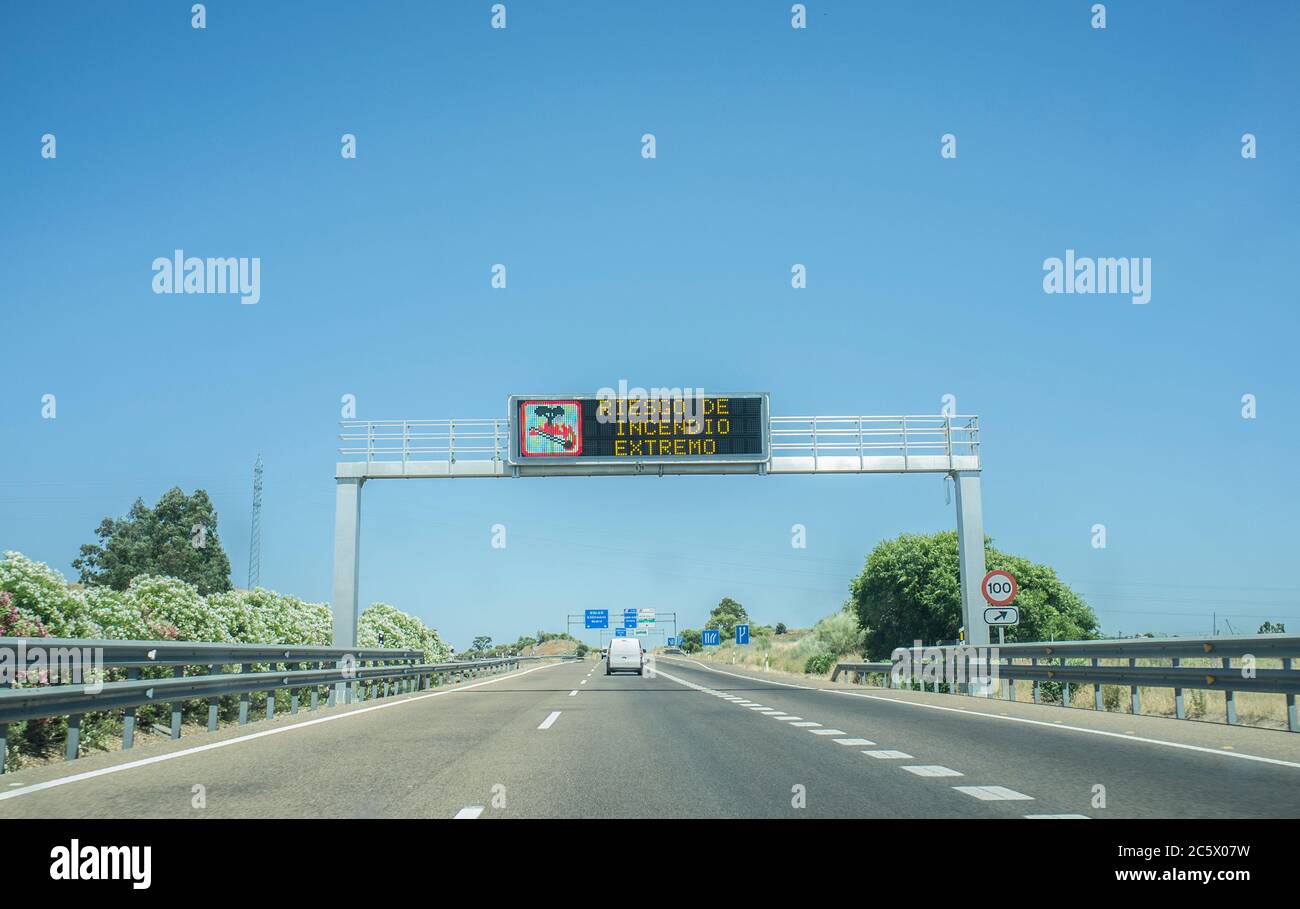 Extreme Fire Hazard sign on highway. Information in spanish Stock Photo