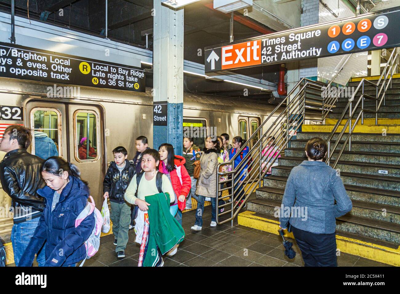 New York City,NYC NY Manhattan,Midtown,MTA,New York City,Subway system,Times Square Station,A C E N R Q S 1 2 3 7 highway Route,platform,train,sign,st Stock Photo