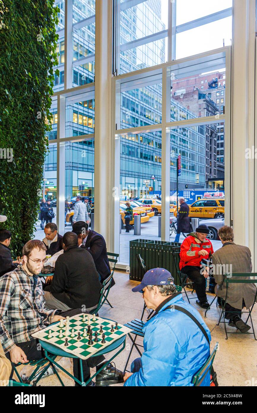 Ny chess game hi-res stock photography and images - Alamy