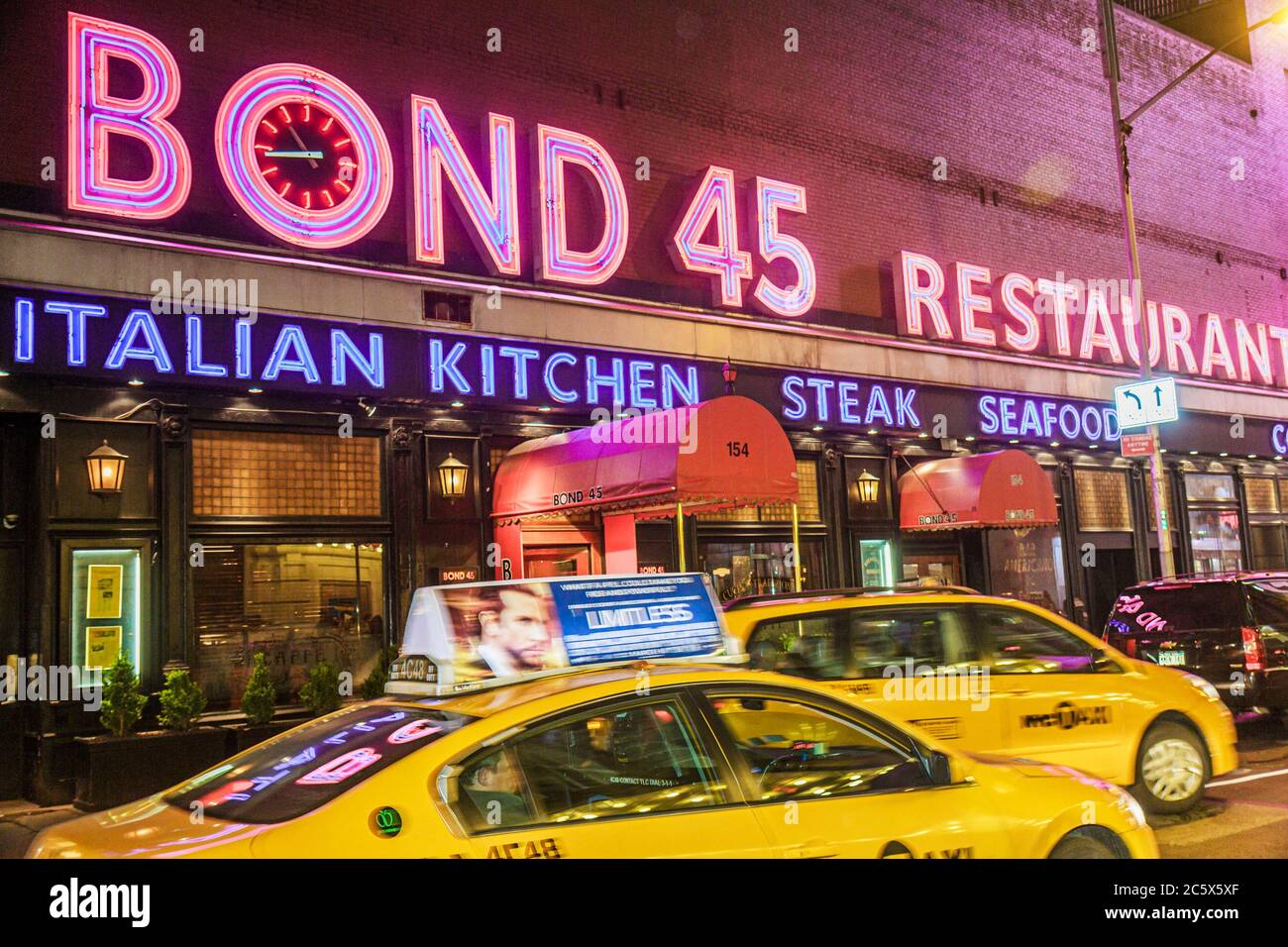 New York City,NYC NY Manhattan,Midtown,45th Street,Bond 45 restaurant,restaurants,food,dine,eat out,service,dining,Italian food,steakhouse,seafood,neo Stock Photo