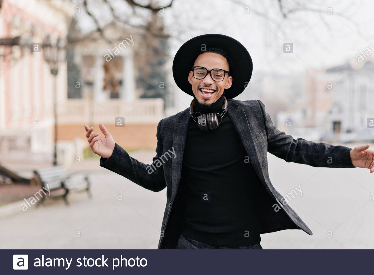 big round hat