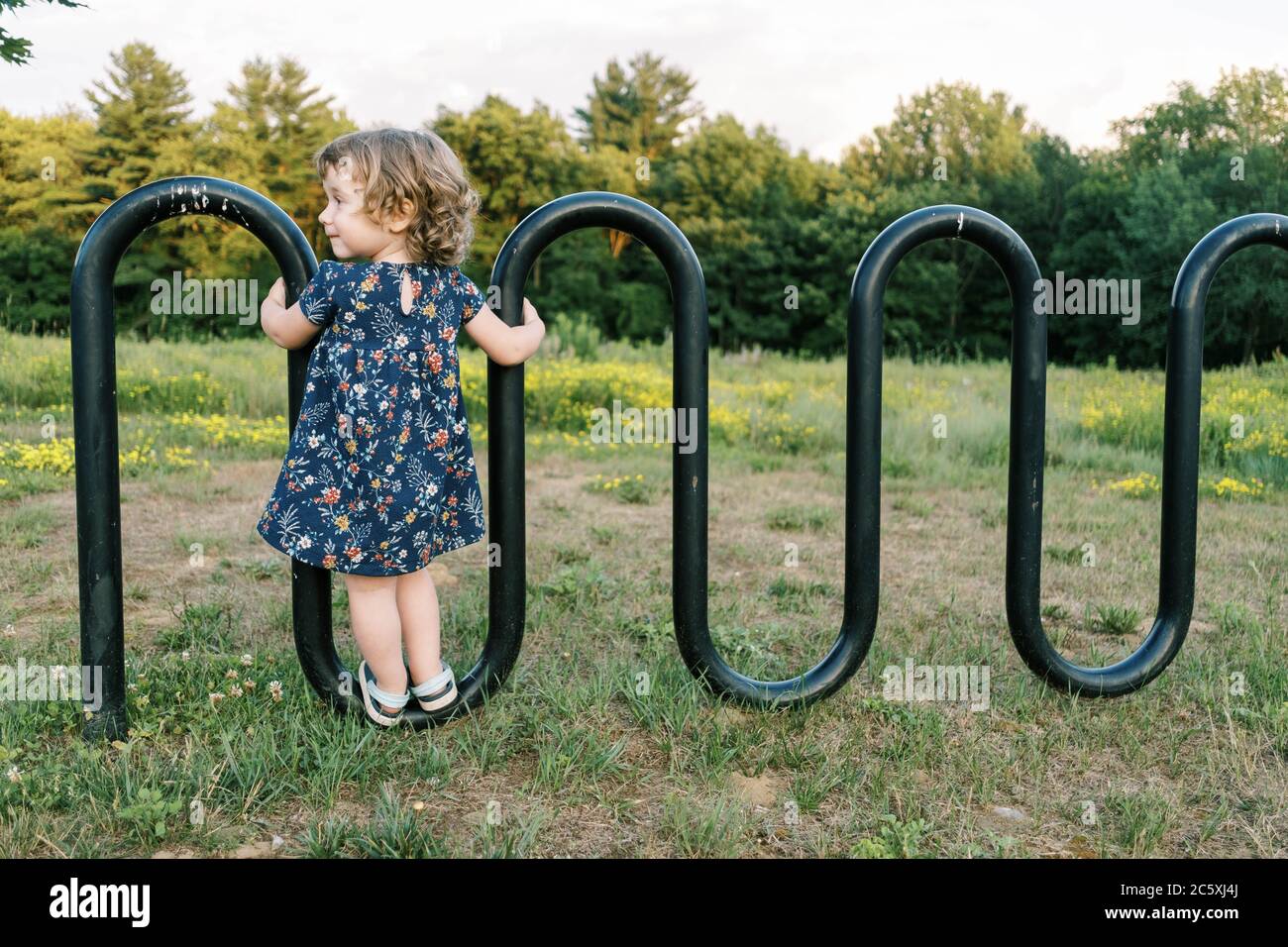 Kids playing grass clouds hi-res stock photography and images - Alamy